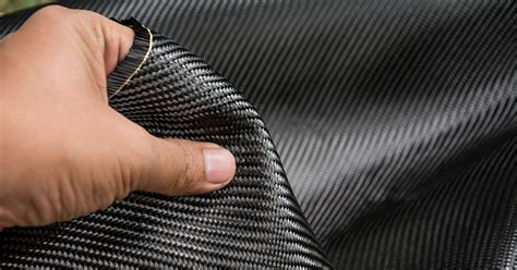 Fiber-Reinforced Plastics: อุตสาหกรรมยานยนต์และการก่อสร้างที่แข็งแกร่งขึ้นด้วยความต้านทานสูง!